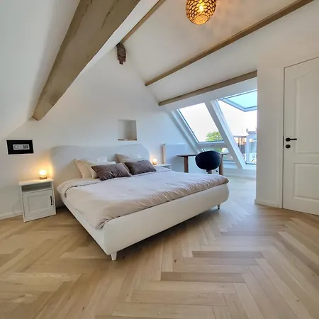 Castle-grounds House With Rooftop View & Jacuzzi *