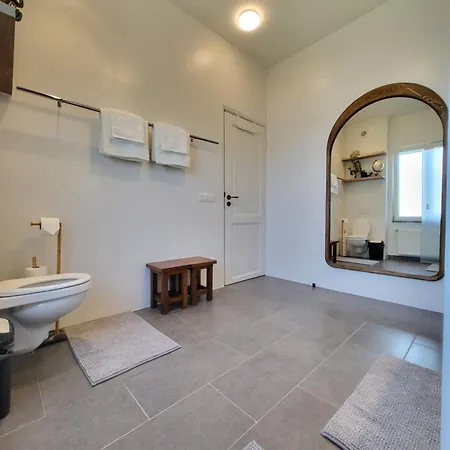 Holiday home Castle-grounds House With Rooftop View & Jacuzzi *