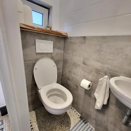 Holiday home Castle-grounds House With Rooftop View & Jacuzzi *
