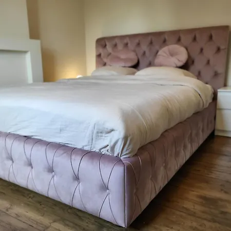 Holiday home Castle-grounds House With Rooftop View & Jacuzzi *