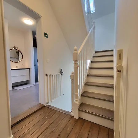 Holiday home Castle-grounds House With Rooftop View & Jacuzzi *